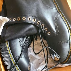 Brand new, never worn Dr martens BXB Luxor